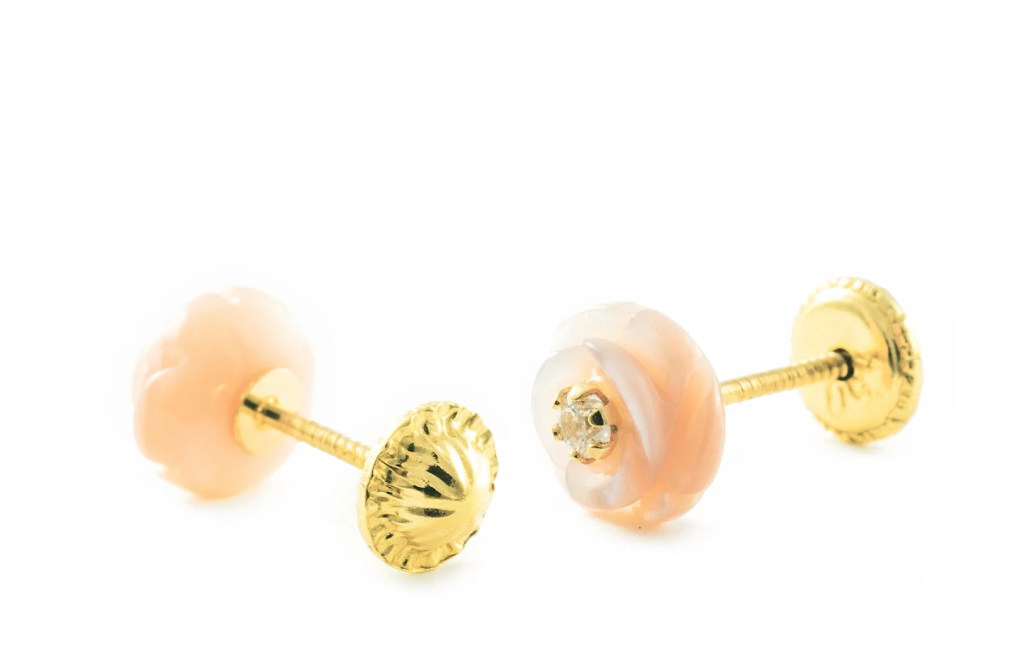 Roze gouden oorbellen meisje